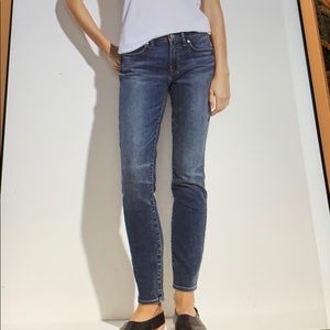 Vince classic wash jeans. Sz: 30. NWT